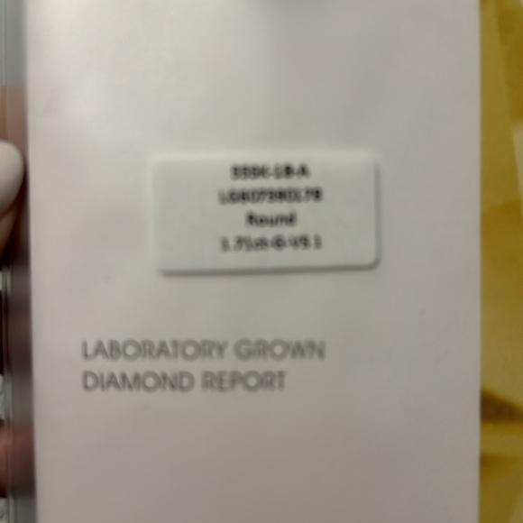 Engagement ring - Picture 4 of 4